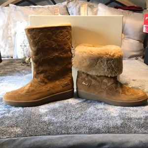 NIB Coach logo Camel Shearling Boots Size 8